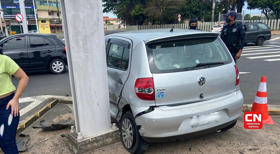 Carros Batem Em Cruzamento De Sem Foro Em Indaiatuba Comando Not Cia