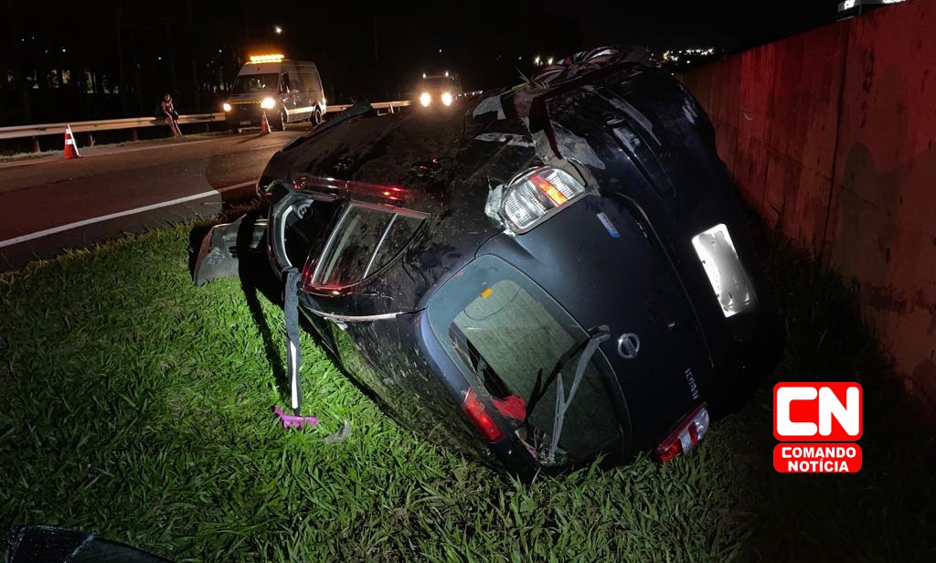 Mulher fica ferida após carro capotar na SP 75 em Indaiatuba Comando