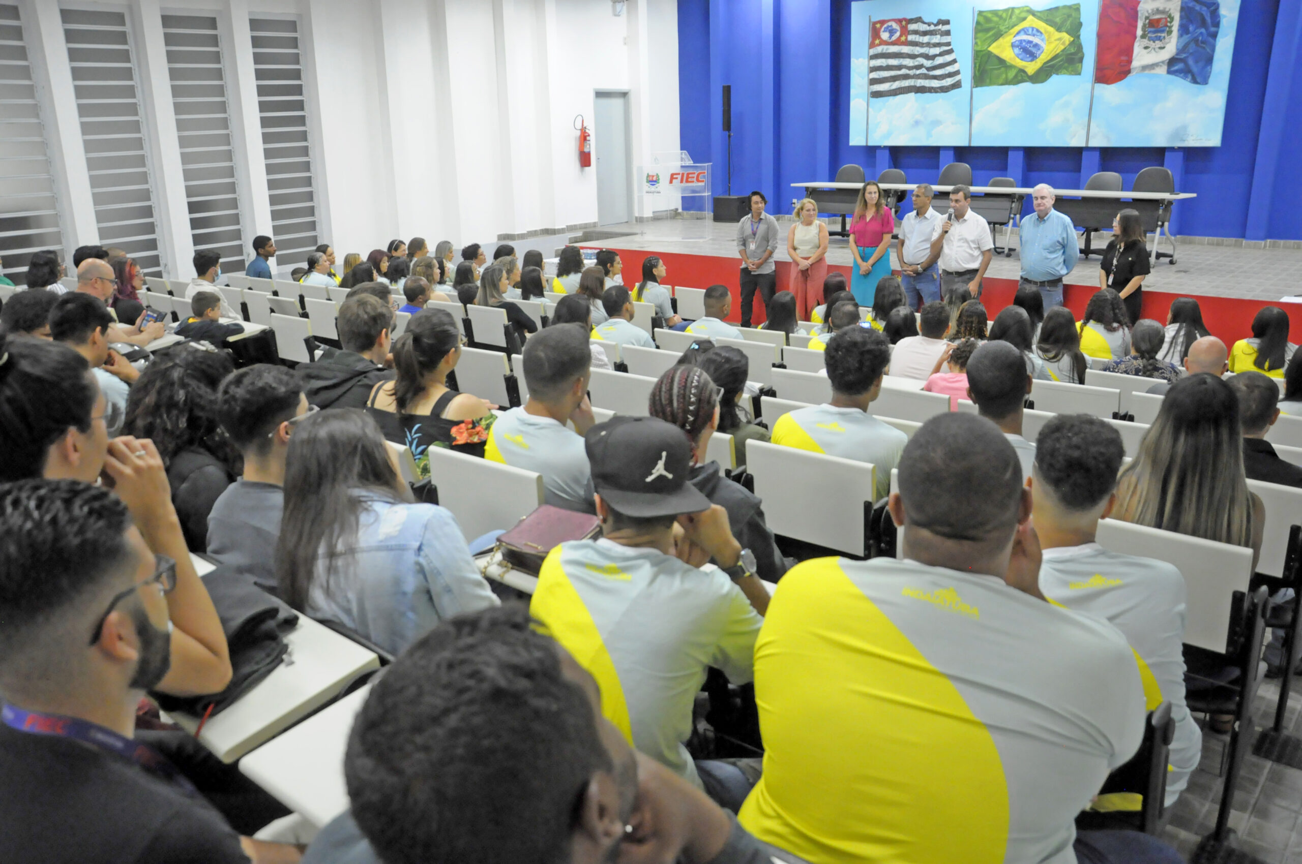 Fiec Realiza Entrega De Certificados De Cursos De Qualifica O