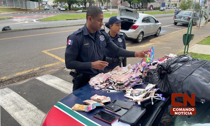 Trio de peruanos é preso ao furtar 399 peças de calcinhas de lojas em