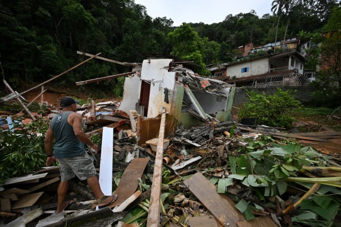 Sobe para 45 o número de mortos pelas chuvas no litoral norte de SP