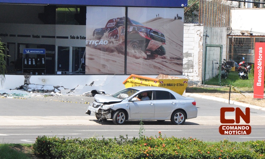 Indaiatuba Motorista Perde O Controle Atravessa Canteiro E Bate Carro