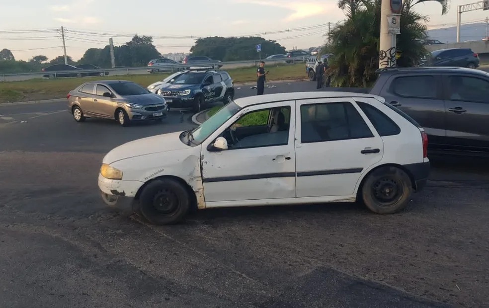 Suspeito de furtar comércio é baleado na perna e na barriga durante