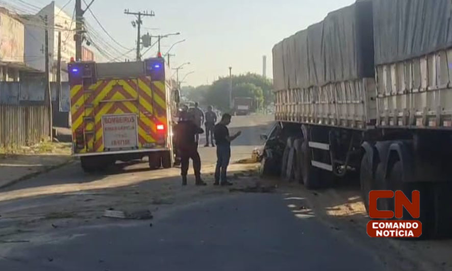 Carro Perde Controle Na SP 75 Invade Vicinal E Bate Na Traseira De