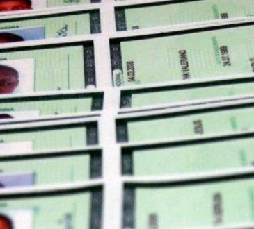 Carteira de identidade 21 1900x900 c