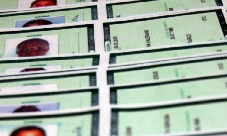 Carteira de identidade 21 1900x900 c