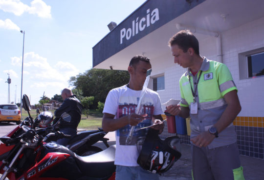 090119 motociclista na via