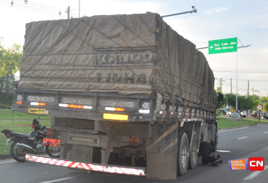 Caminhão quebra distrito