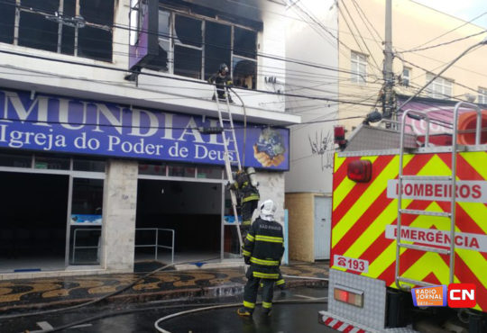 Incêndio igreja mundial 1