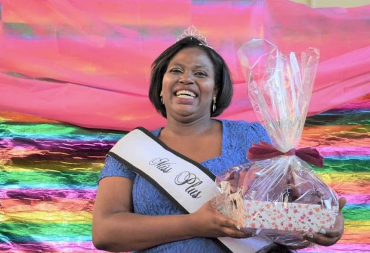 Paula benedita comemora conquista de miss plus size