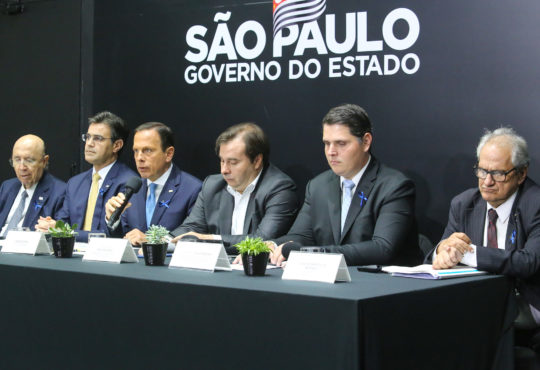 O governador do estado de são paulo, joão doria, durante entrevista coletiva sobre novo sistema de previdência dos servidores. com a presença do presidente da camara dis deputados. local: são paulo sp. data: 08/11/2019 foto: governo do estado de sã