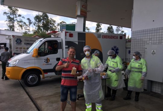 Distribuição de kits alimentação e higiene feita pelas equipes da ab colinas (1)