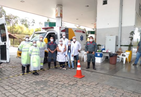 Equipes da ab colinas e secretaria de saúde de itu na campanha de vacinação aos caminhoneiros (2)