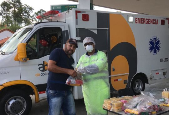 Distribuição de kits alimentação e higiene feita pelas equipes da ab colinas (2) (1)