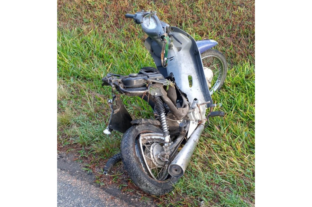 Motociclista e garupa caem de moto após pneu furar na SP-75 – Comando  Notícia