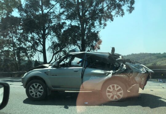 Carro capota em itu