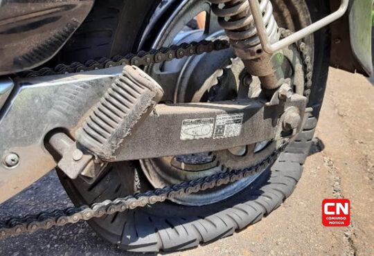 Acidente moto pneu estoura
