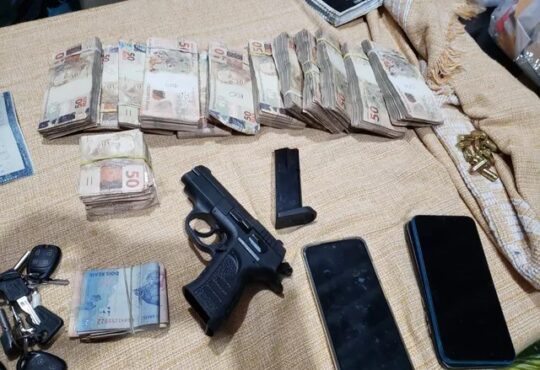 Arma e dinheiro pf indaiatuba