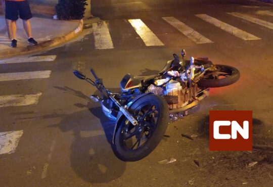 Colisão caro e moto vila furlan