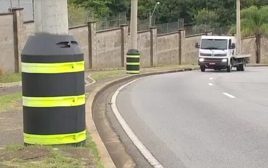 Poste proteção borracha tv tem