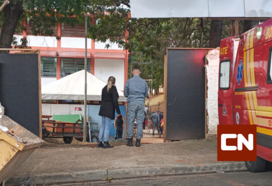 Queda em escola cópia