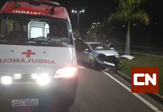 Carro colide campo bonito cópia