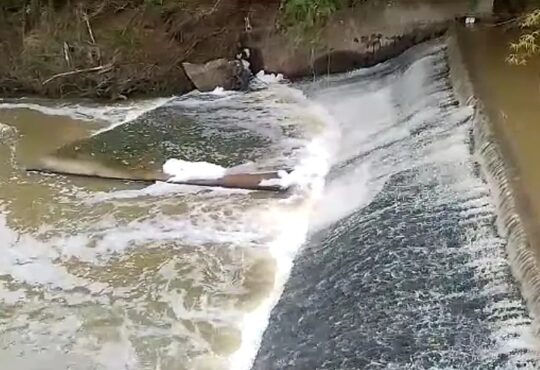 Agua espuna salto