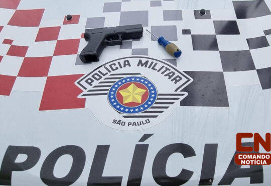 Arma replica pm em escola cópia