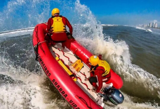 Bombeiros salvamento praia g1