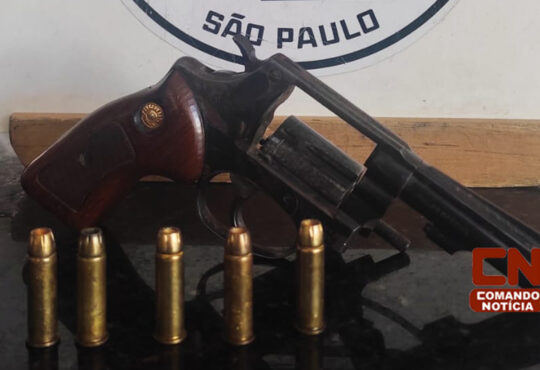 Pm prende procurado com arma cópia