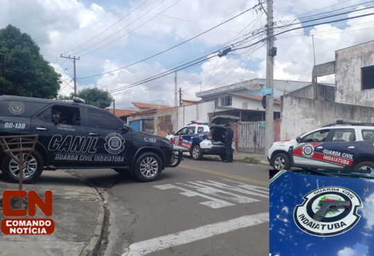 Arma replica com aluno cópia