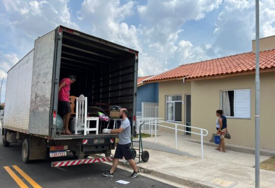 Familias se mudando para vila dos idosos 2