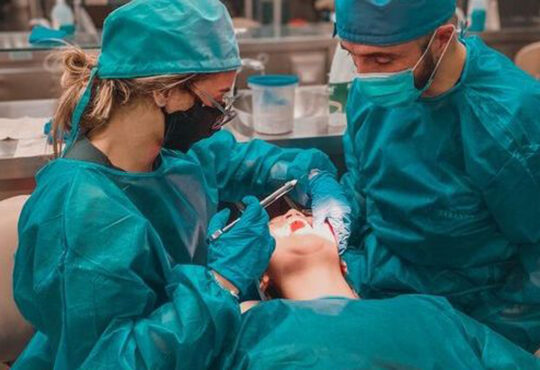 Dentistas trabalhando