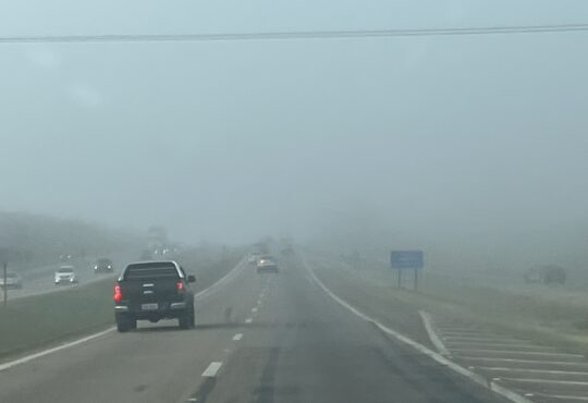A queda nas temperaturas pode aumentar o índice de neblina nas rodovias e os usuários devem redobrar a atenção