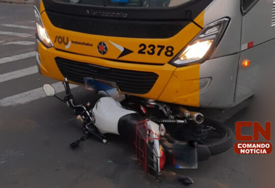 Acidente moto e onibus coletivo