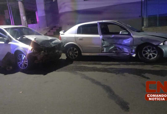 Carros colidem na rua 80 cópia