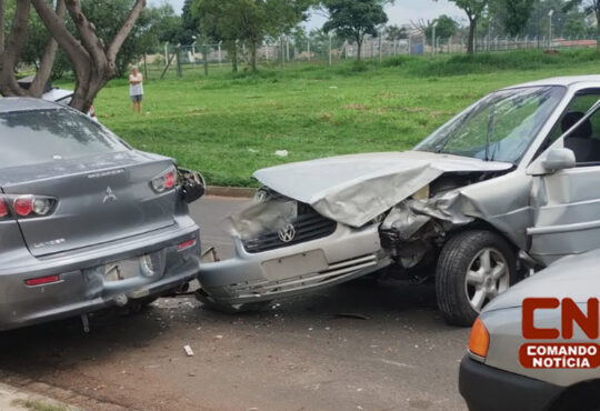 Colisão carros motorista remedio controlado