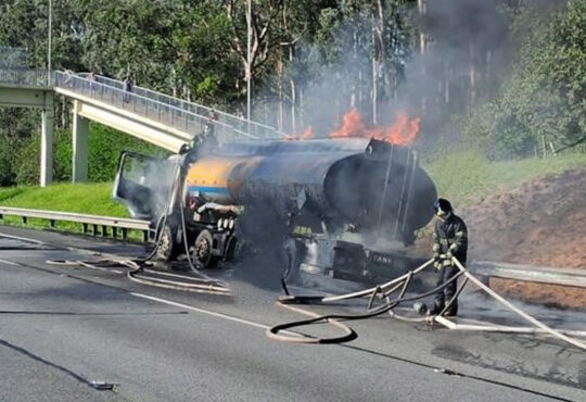 Fogo caminhão combustivel artesp