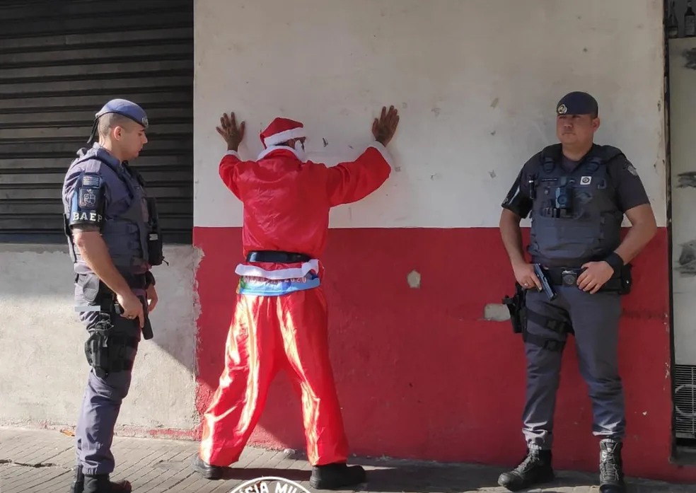 ‘Papai Noel’ é Preso E Polícia Descobre Que Ele Estava Foragido Há 5 ...