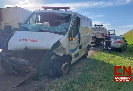 Ambulancia bate em carro bandeirantes cópia
