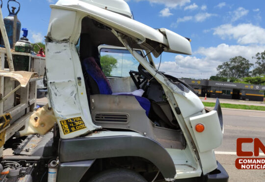 Colisão caminhões km 60 cópia