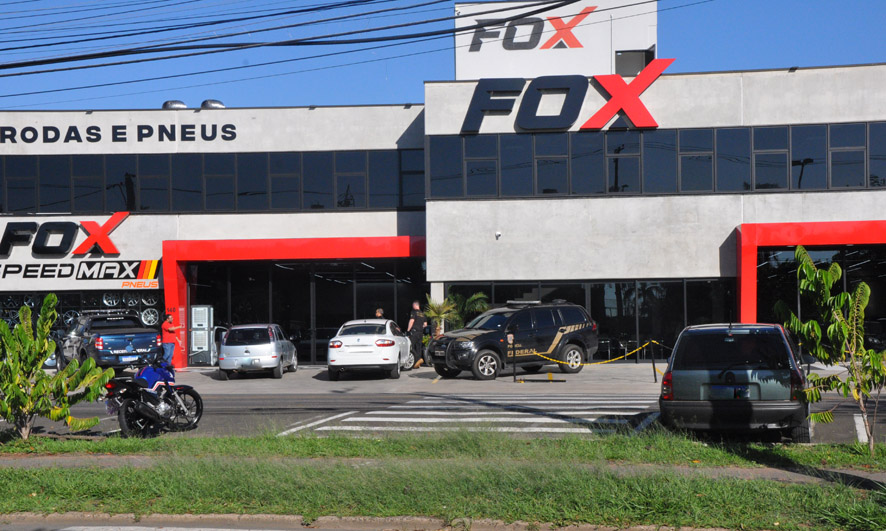 Pf Apreende 33 Carros De Luxo E Motos Aquáticas Em Operação Contra