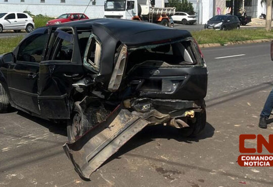 Colisão traseira av bicudo