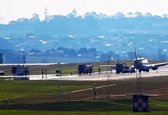 Avião estoura pneu em viracopos