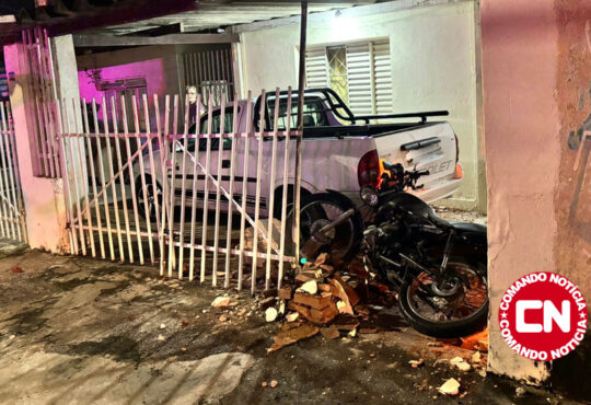 Moto colide em portão fuga da gcm cópia