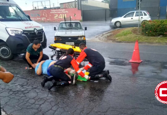 Motociclista fica ferido no pé apos acidente moto