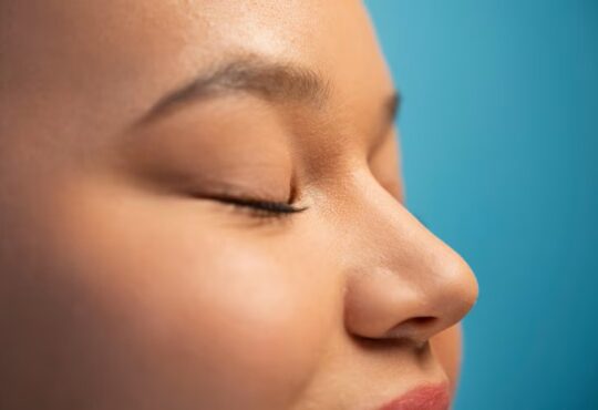 Piscar olhos com frequencia freepik