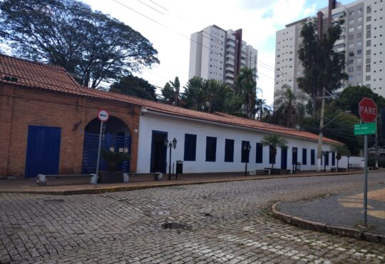 CasarÂo pau preto