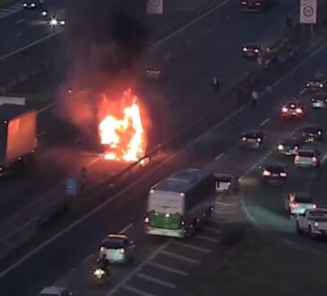 Onibus pega fogo na d pedro campina s