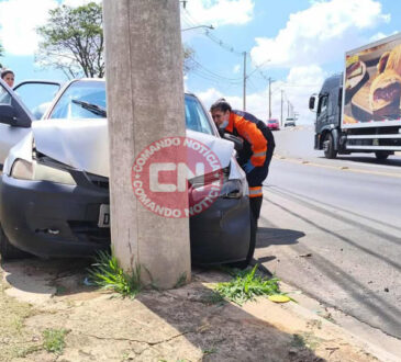 Carro poste fere mÃe e filha 1